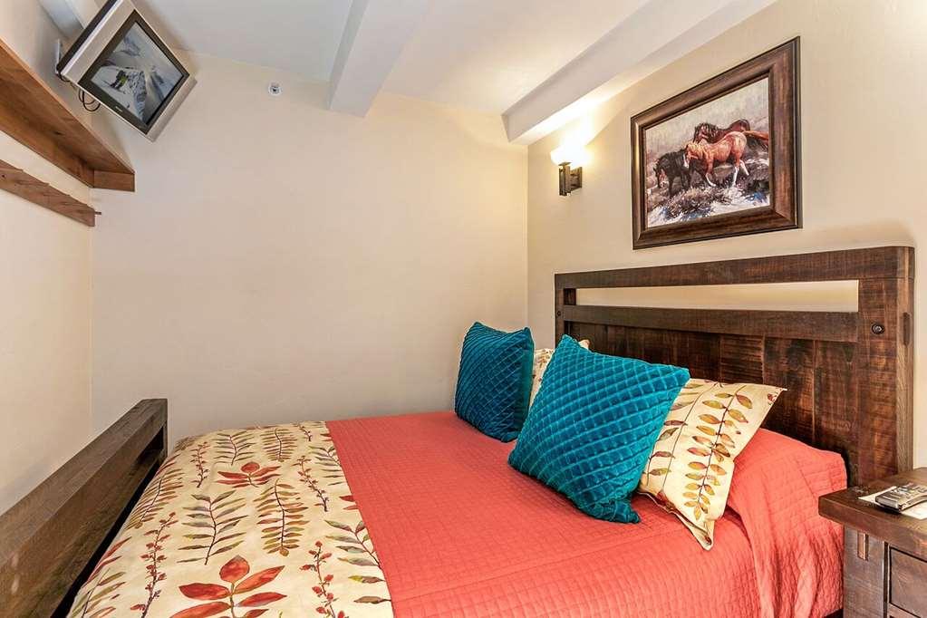 Hotel Antlers At 3*